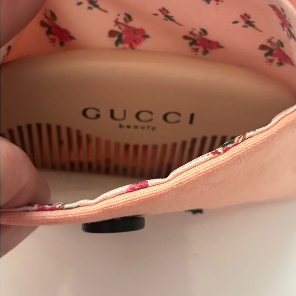 GUCCI Beauty Travel Gift Set Lot – Pouch, Comb, Brush, Pink - Picture 4 of 8